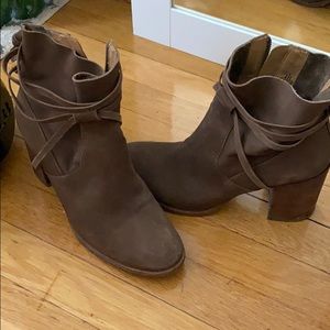 Brown Steve Madden heeled ankle booties size 9